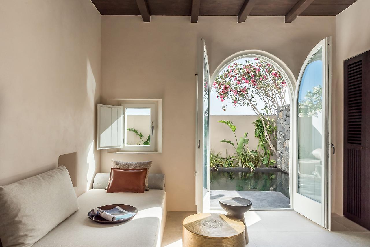 Istoria, A Member Of Design Perivolos (Santorini)