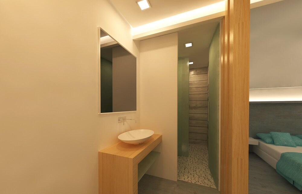 Deluxe Santorini 4* Fira (Santorini)