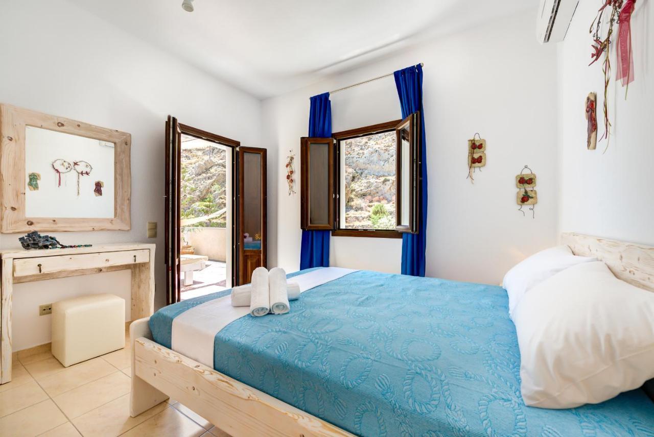 Moschatos House Kamari (Santorini)