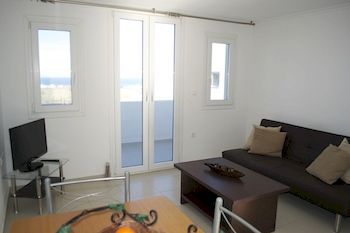 Sunny 3* Karterados (Santorini)