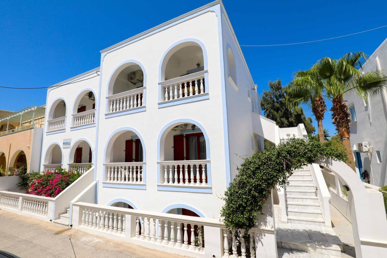 Finikas Santorini