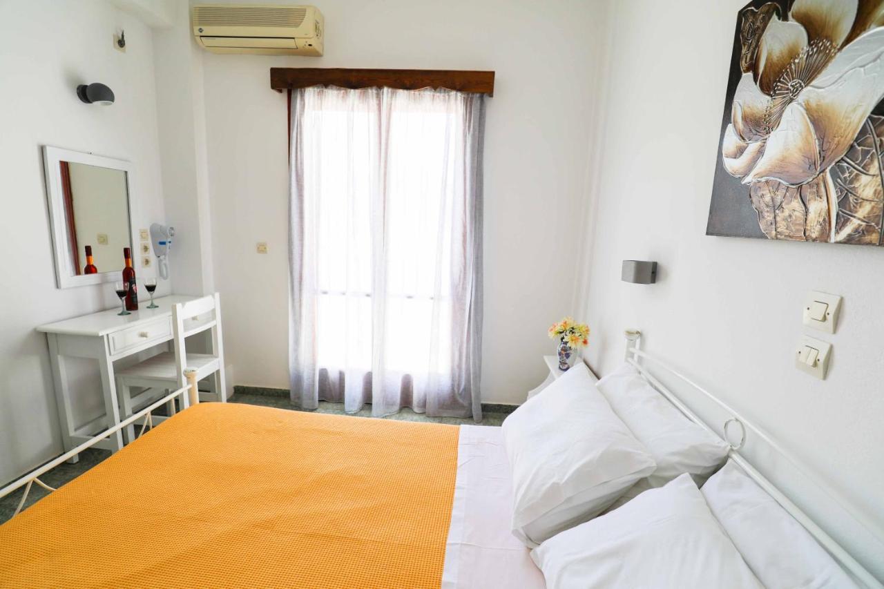 Hotel Finikas Santorini 3*