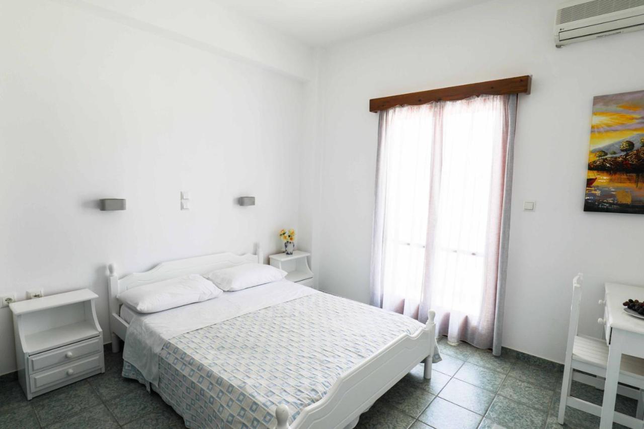 Finikas Santorini 3*