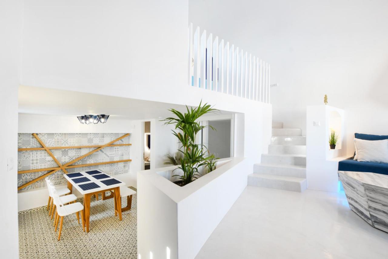 Villa Blue White
