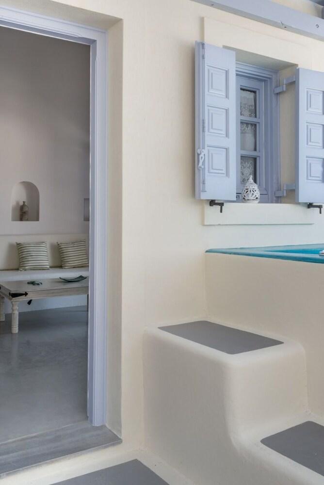 Black Diamond (adults Only) Akrotiri (Santorini)