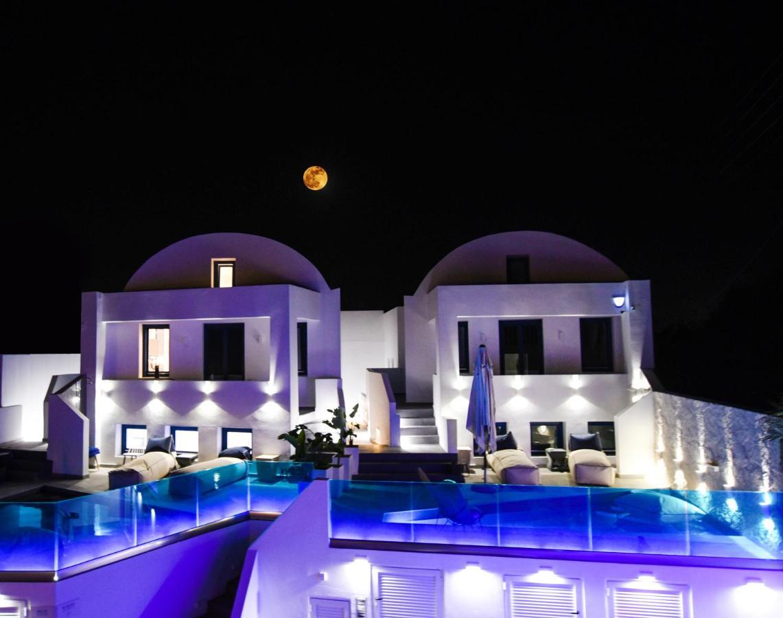 Blue White Villa *