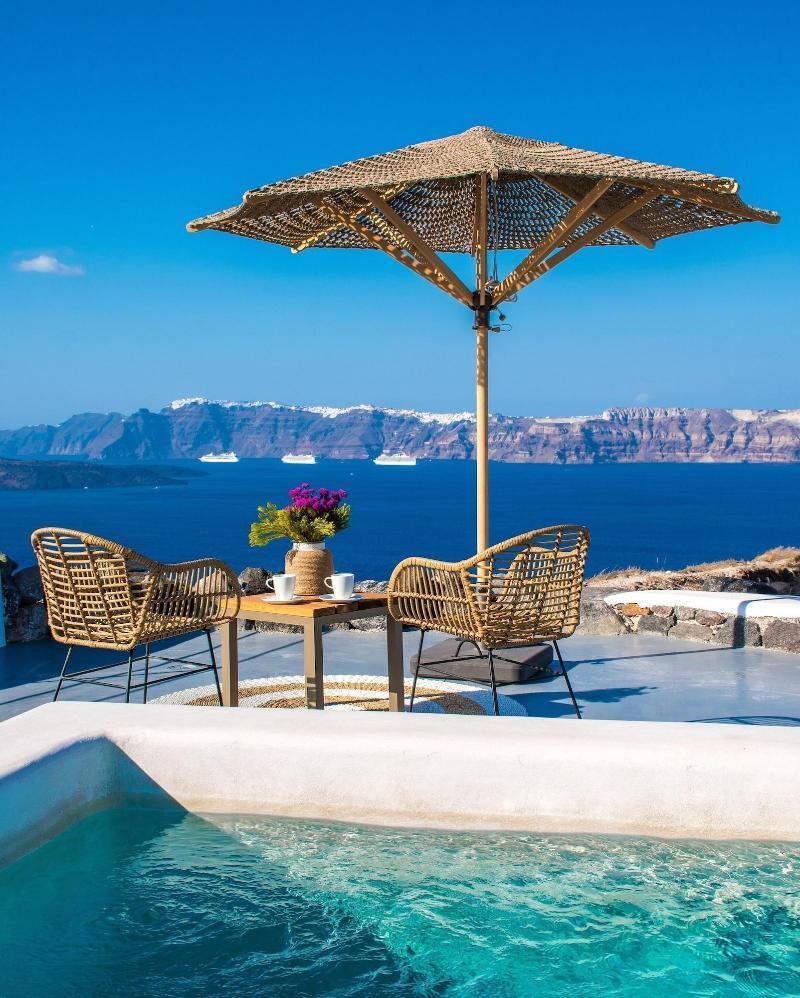 Cape 9 & Hotel Akrotiri (Santorini)