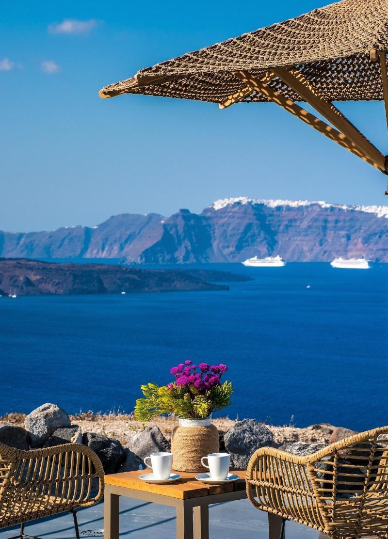 Cape 9 & Hotel Akrotiri (Santorini)