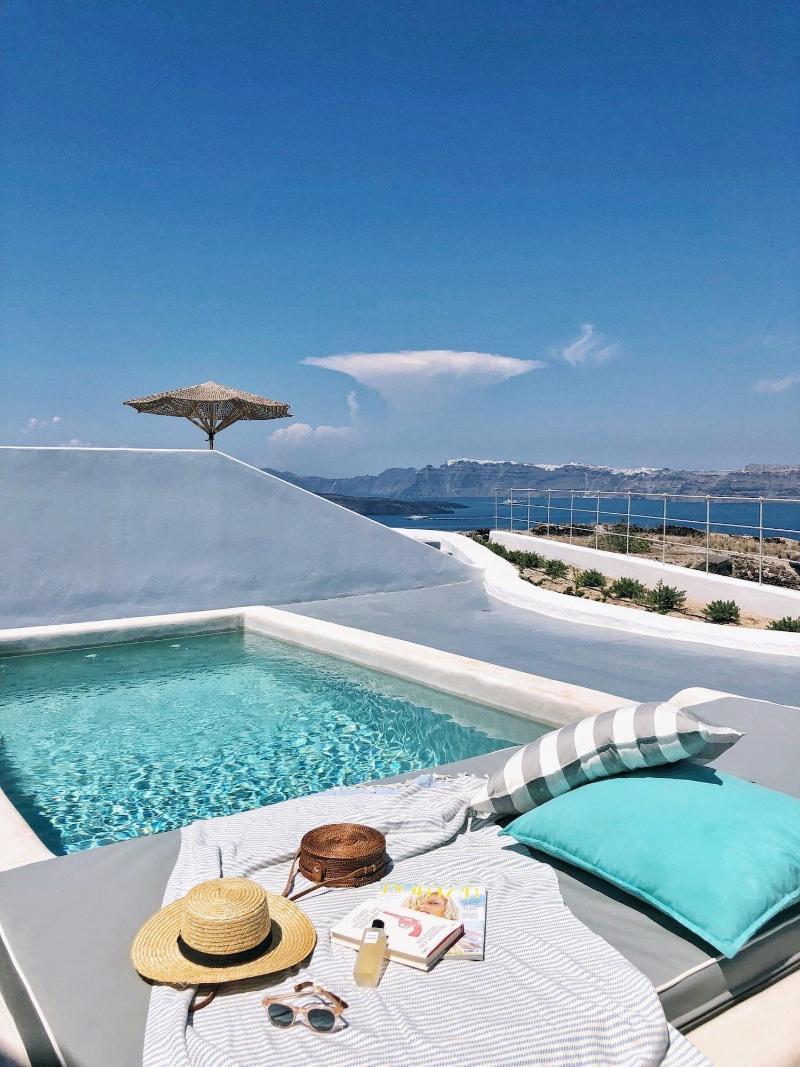 Cape 9 & Hotel Akrotiri (Santorini)