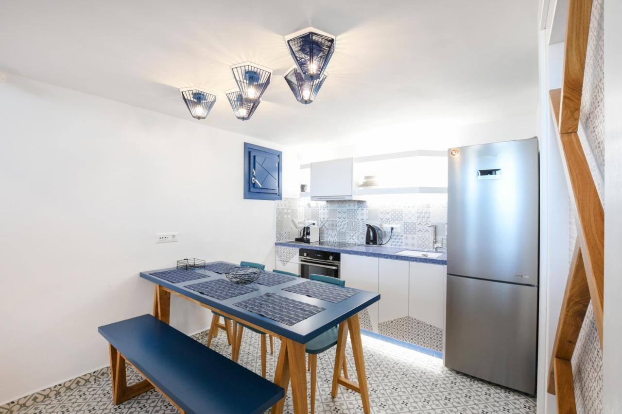 Blue White Villa