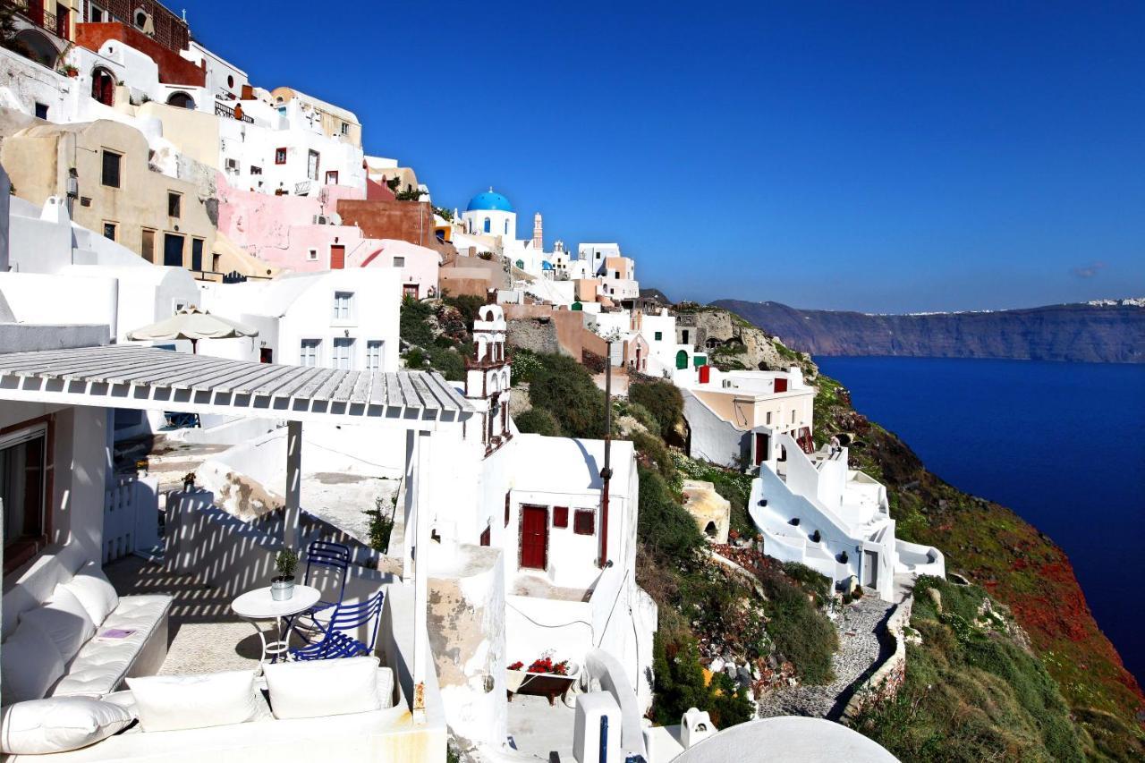 Menias Cave House Oia (Santorini)