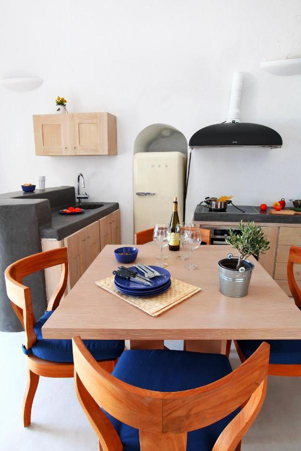 Menias Cave House