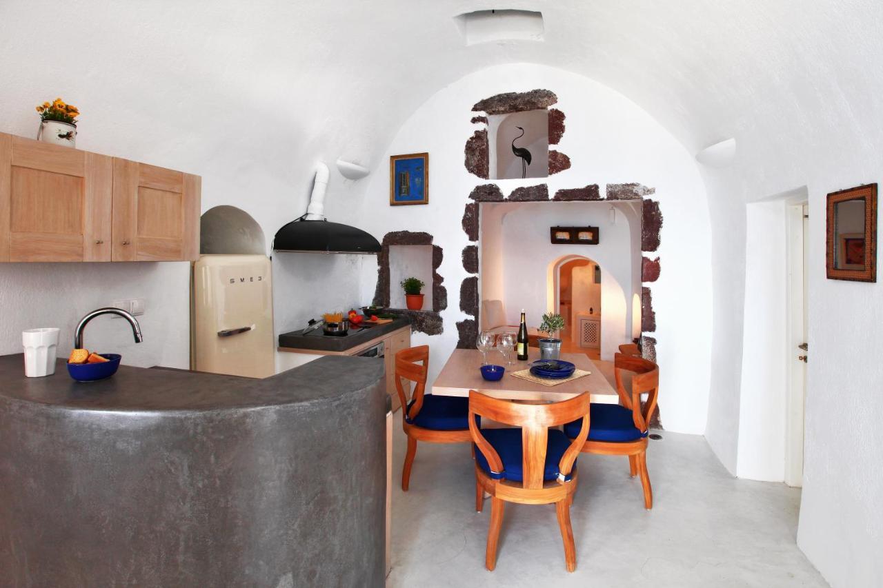 Menias Cave House Apartment Oia (Santorini)