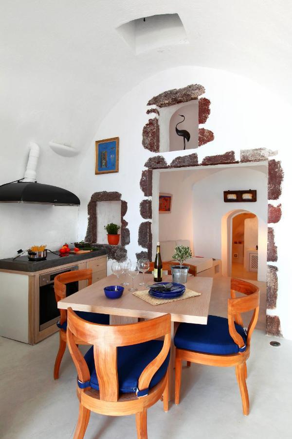 Menias Cave House Apartment Oia (Santorini)