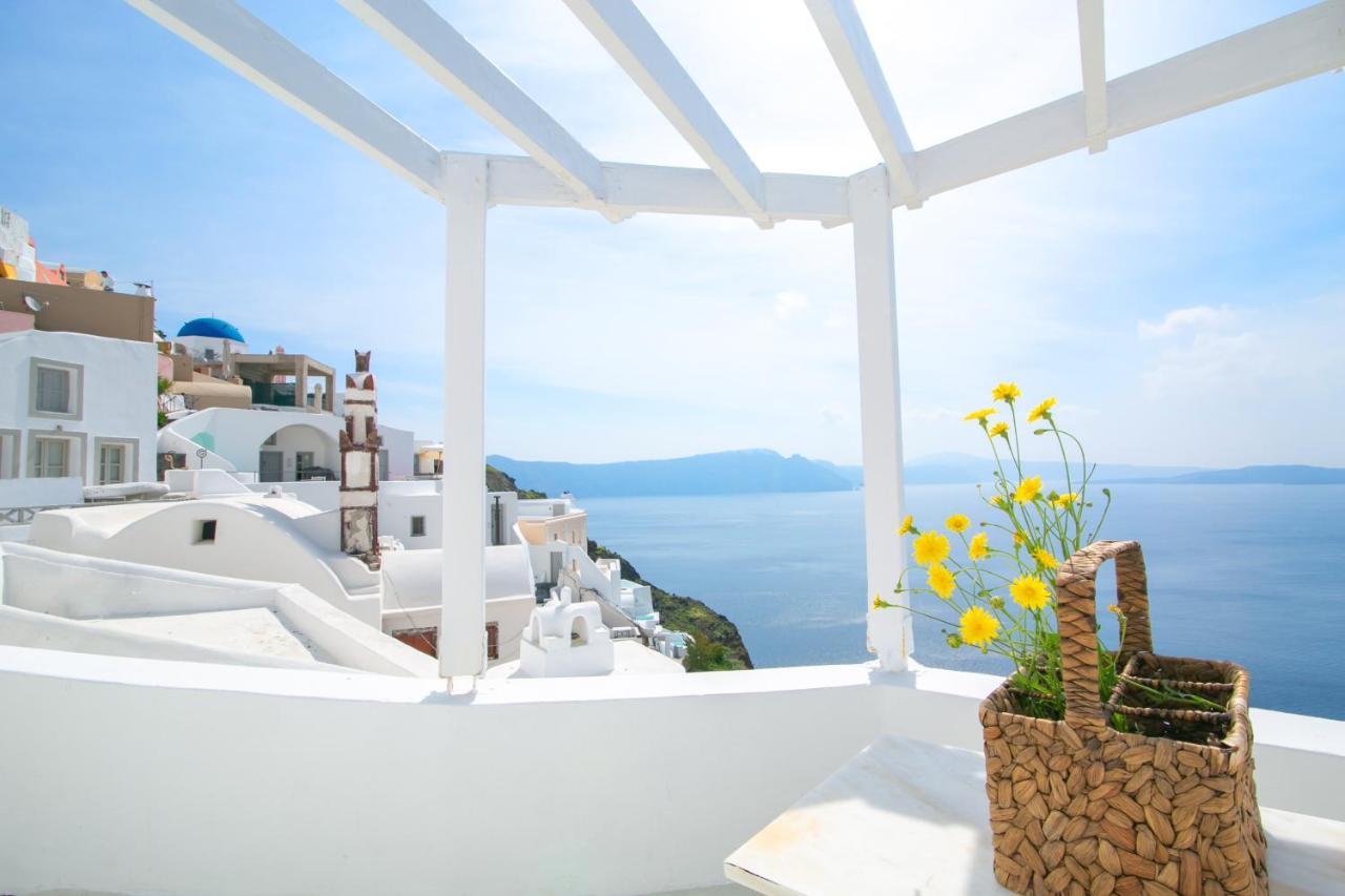 Menias Cave House Apartment Oia (Santorini)