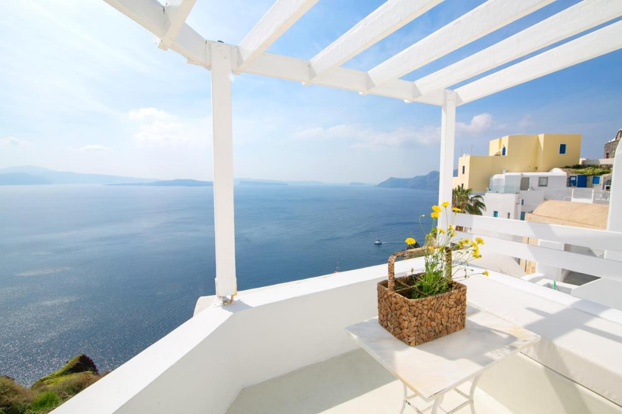 Menias Cave House Apartment Oia (Santorini)
