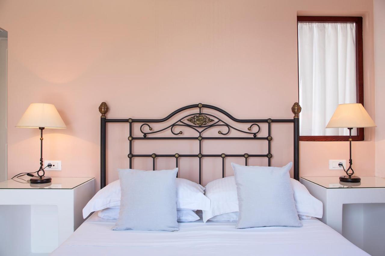 Veggera 4* Perissa (Santorini)