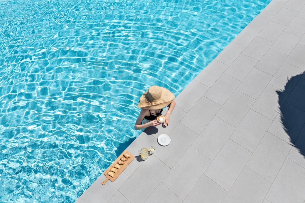 Rivari Santorini Kamári