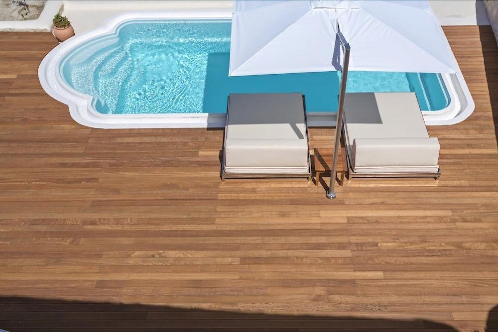 Kamini Santorini *