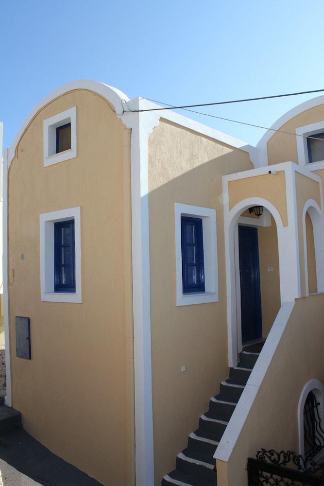 By Thira Villa Fira (Santorini)