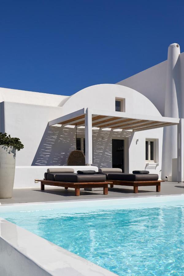 White & Co Santorini Pyrgos Kallistis