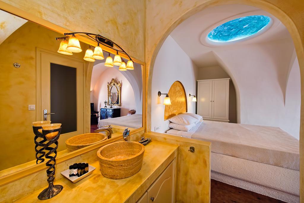 Lava & Lounge 3* Fira (Santorini)