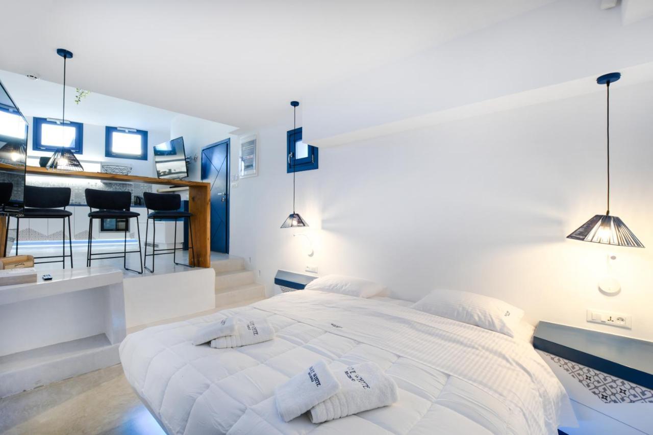 Villa Blue White Monolithos (Santorini)