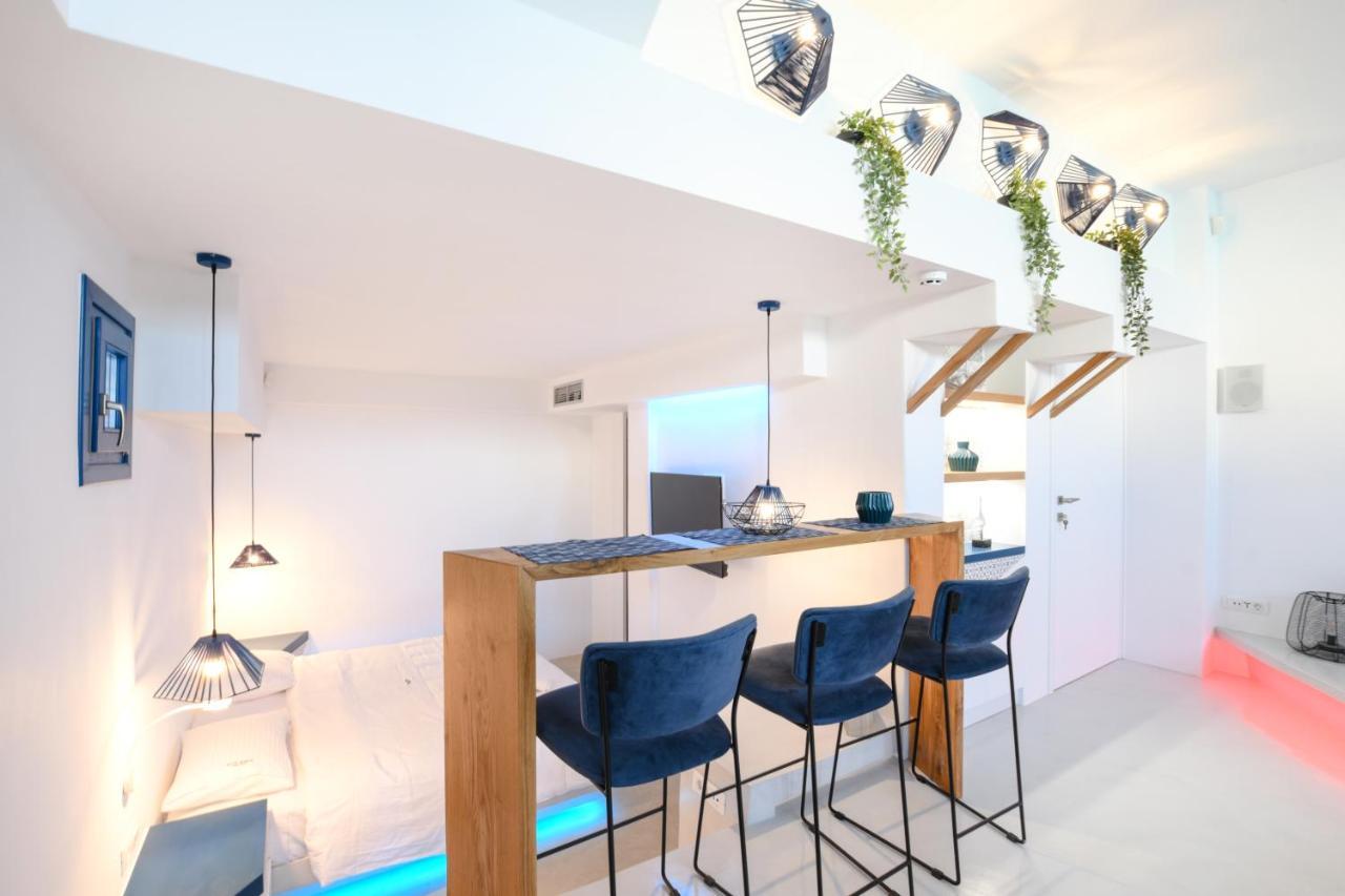 Villa Blue White Monolithos (Santorini)