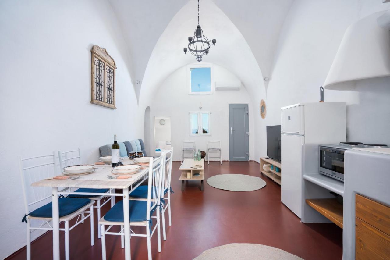 Kastro Cave House Holiday home Pyrgos Kallistis