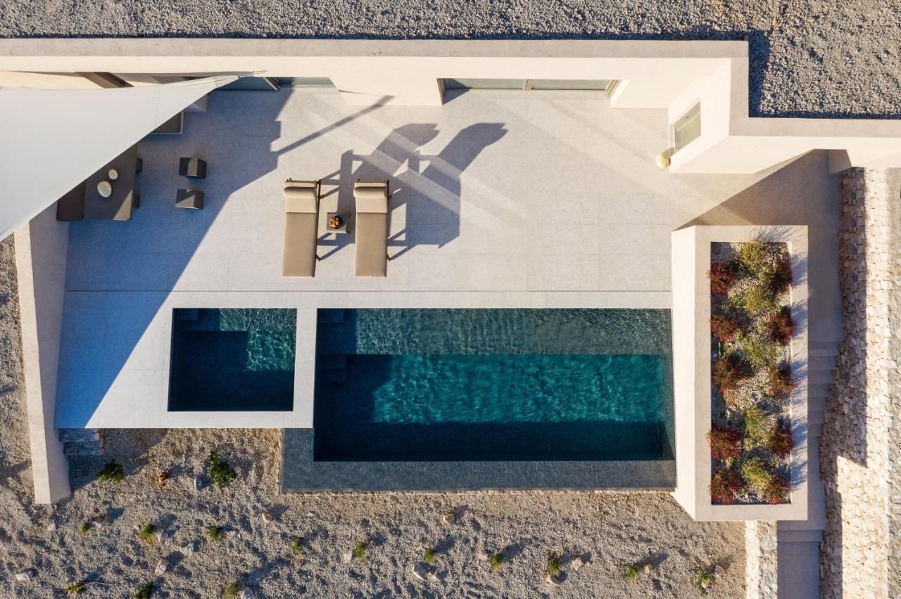 Santorini Sky, Luxury