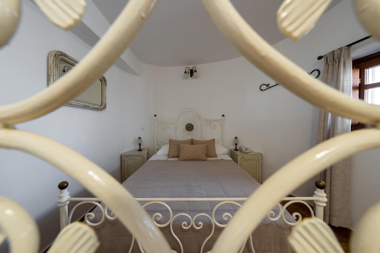 Smaro Aparthotel