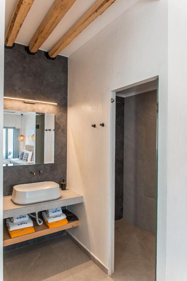 Almyra Apartment *