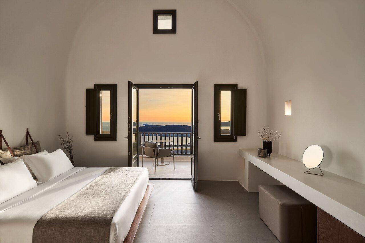 Orama & Hotel Fira (Santorini)