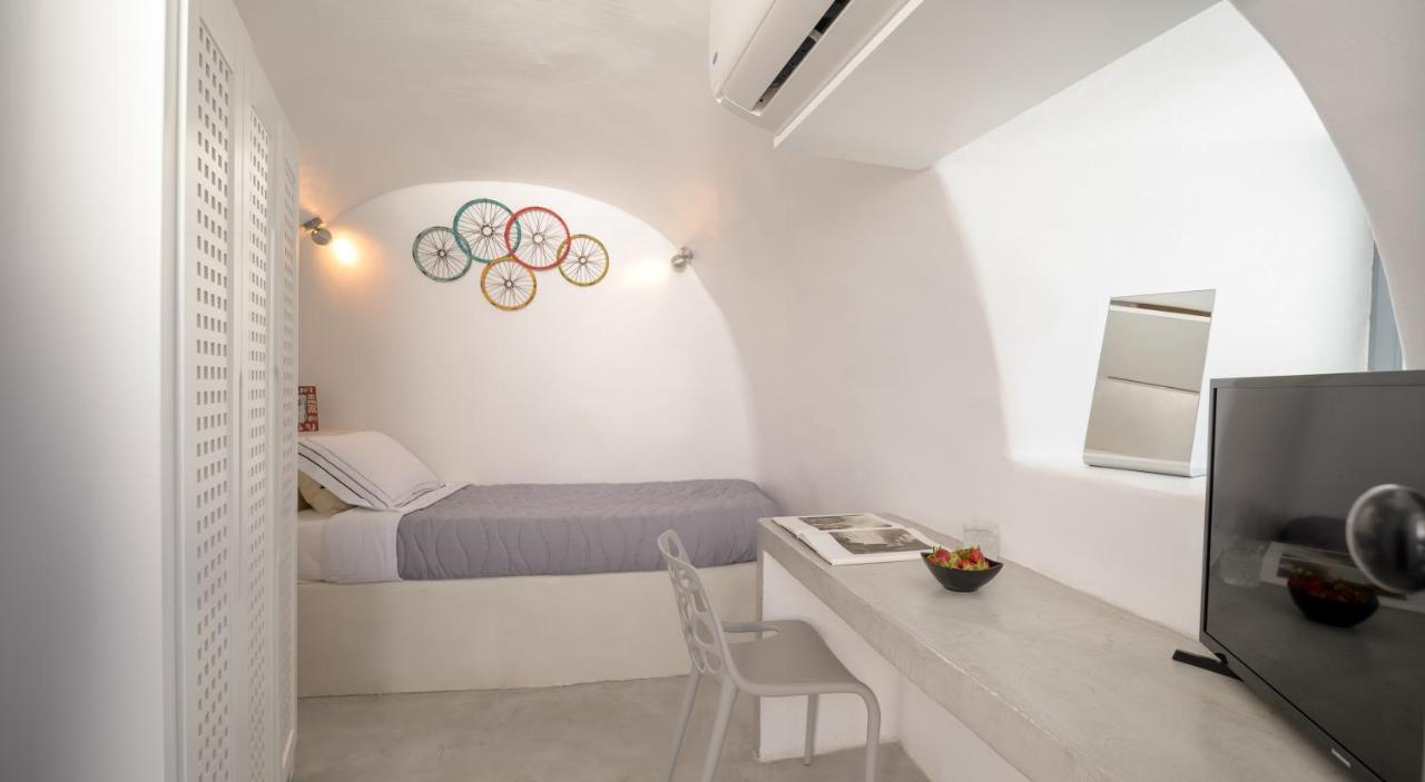 Mybozer Cave Karterados (Santorini)