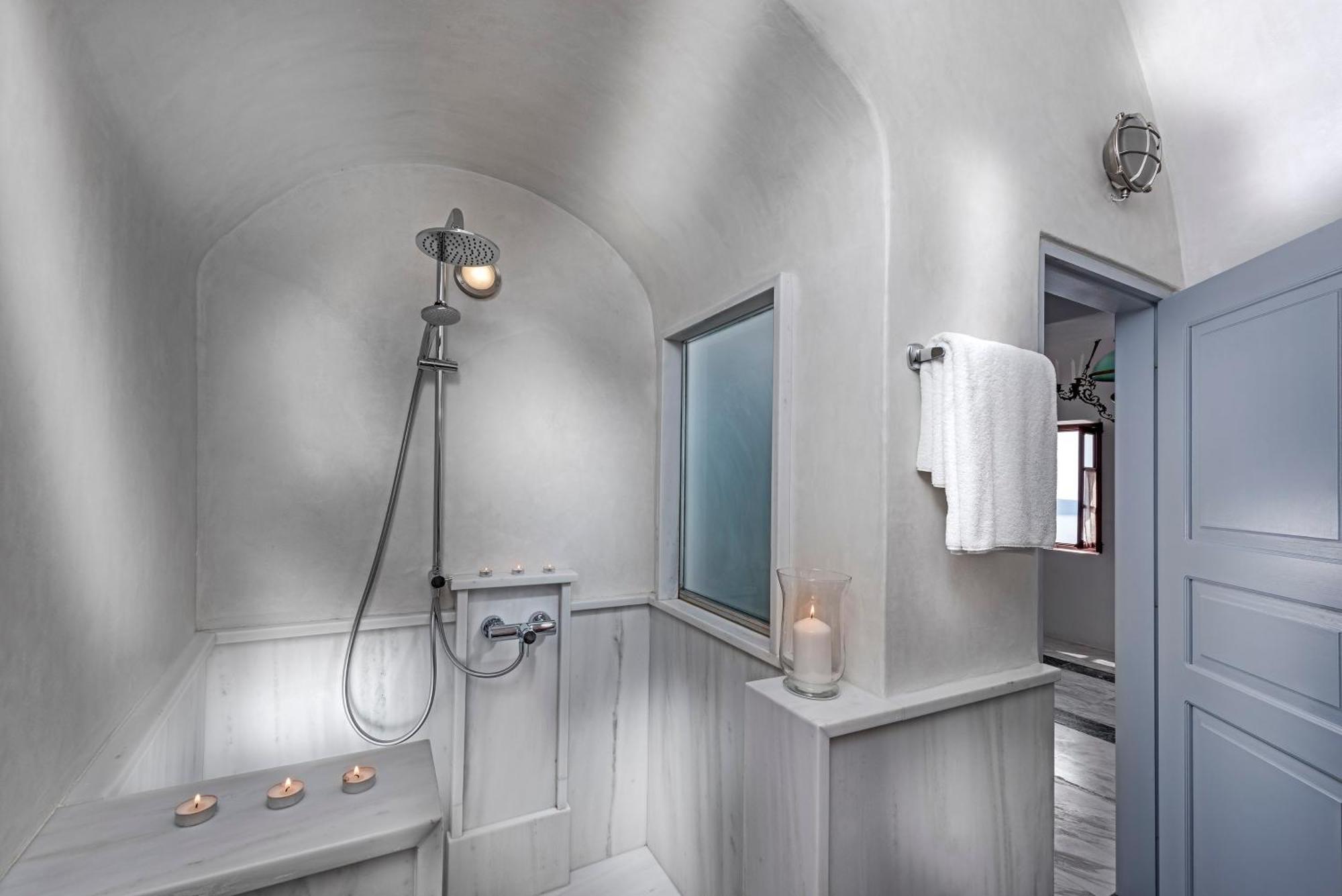 Aigialos Luxury Traditional Settlement Hotel Fira (Santorini)
