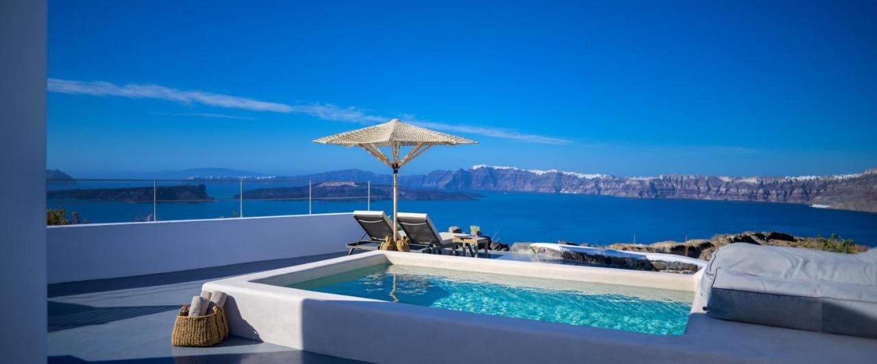 Cape 9 & Hotel Akrotiri (Santorini)