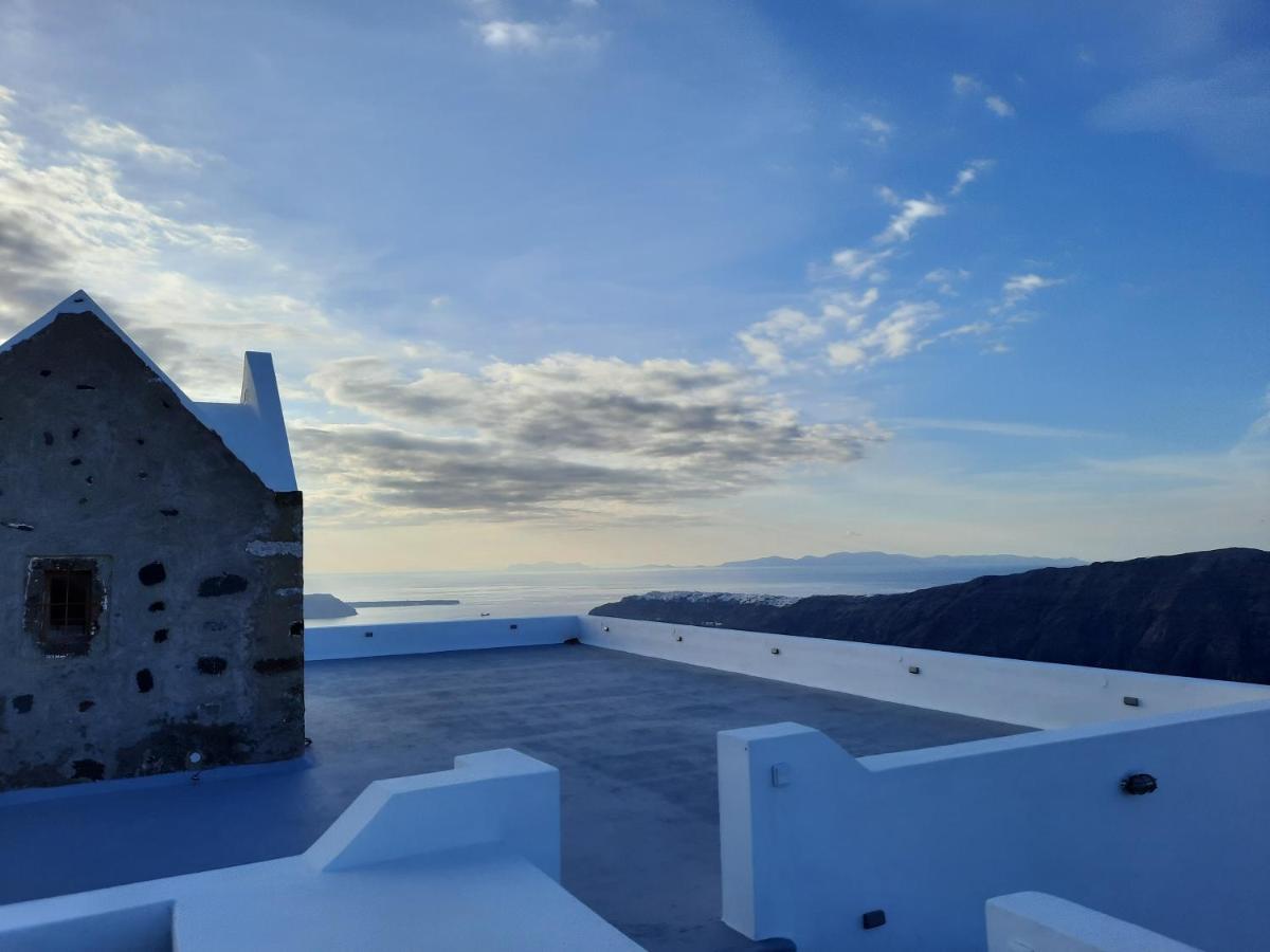 Chrisofilida Villa *