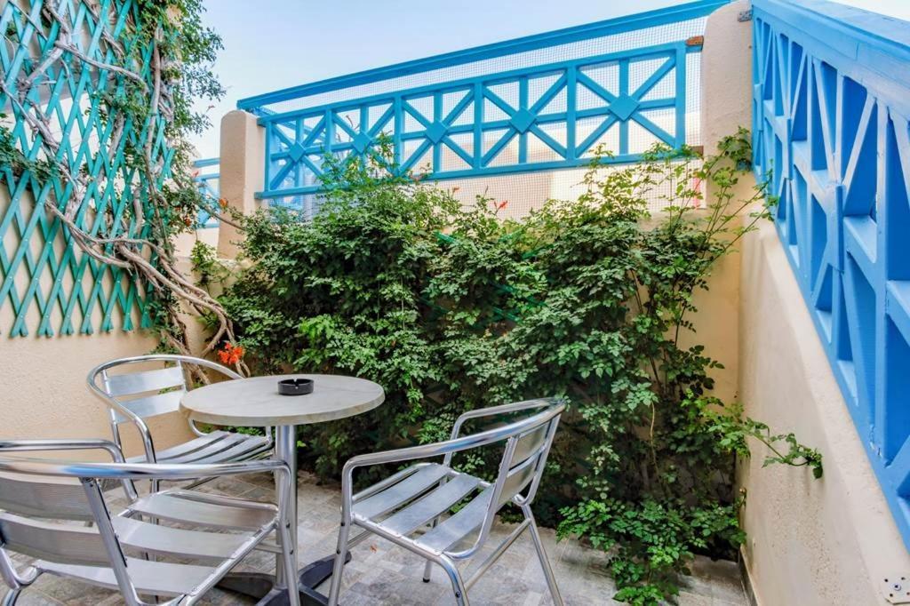 Bay 3* Perissa (Santorini)