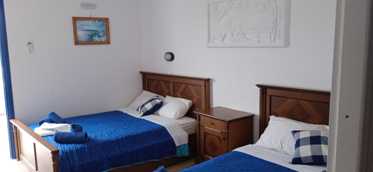 Kapetanios Apartment Perissa (Santorini)