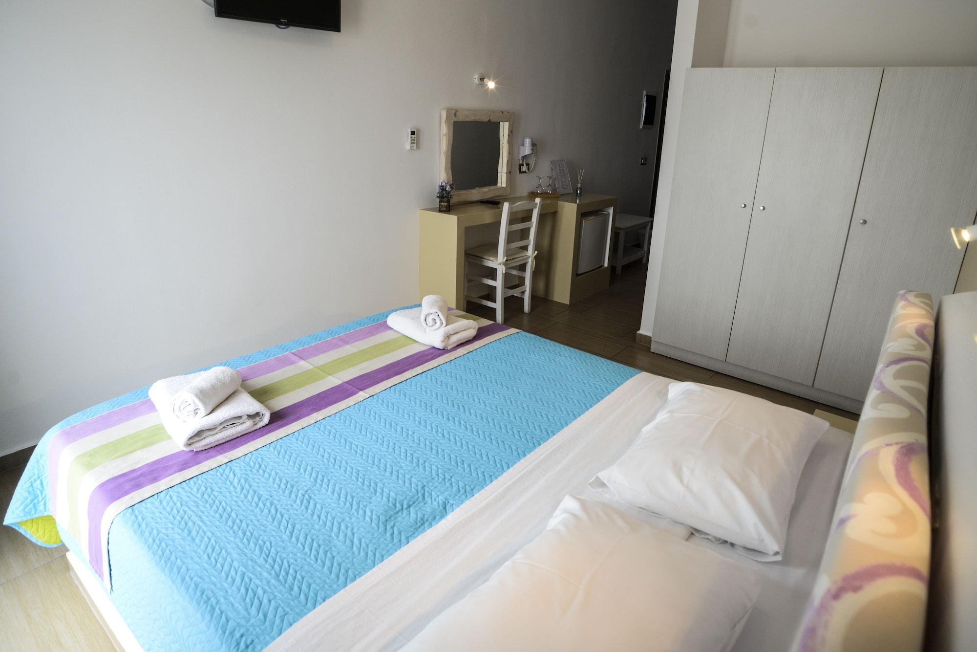Hotel Omiros Messaria (Santorini)