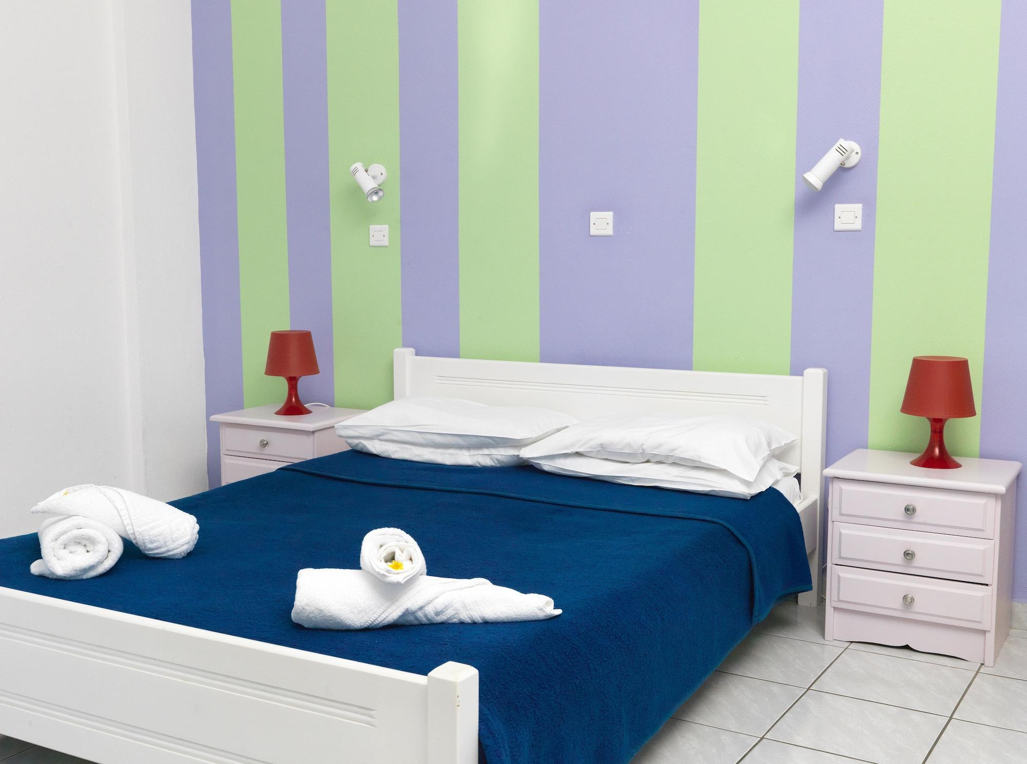 Valvis Aparthotel Perissa (Santorini)