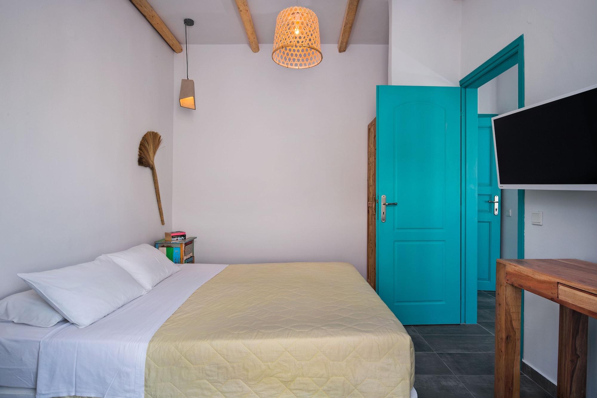 Nissia & Aparthotel Kamari (Santorini)