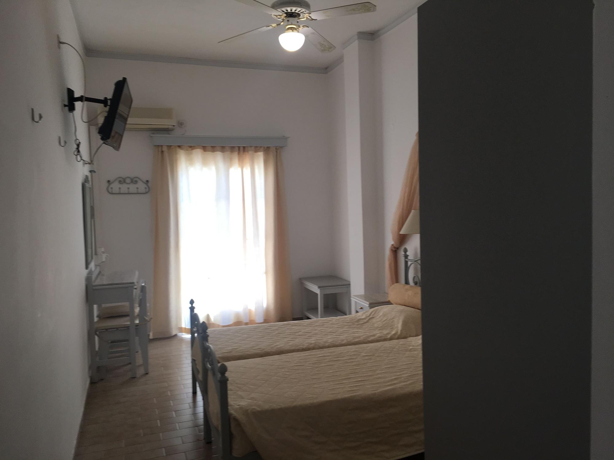 Avra 2* Kamari (Santorini)