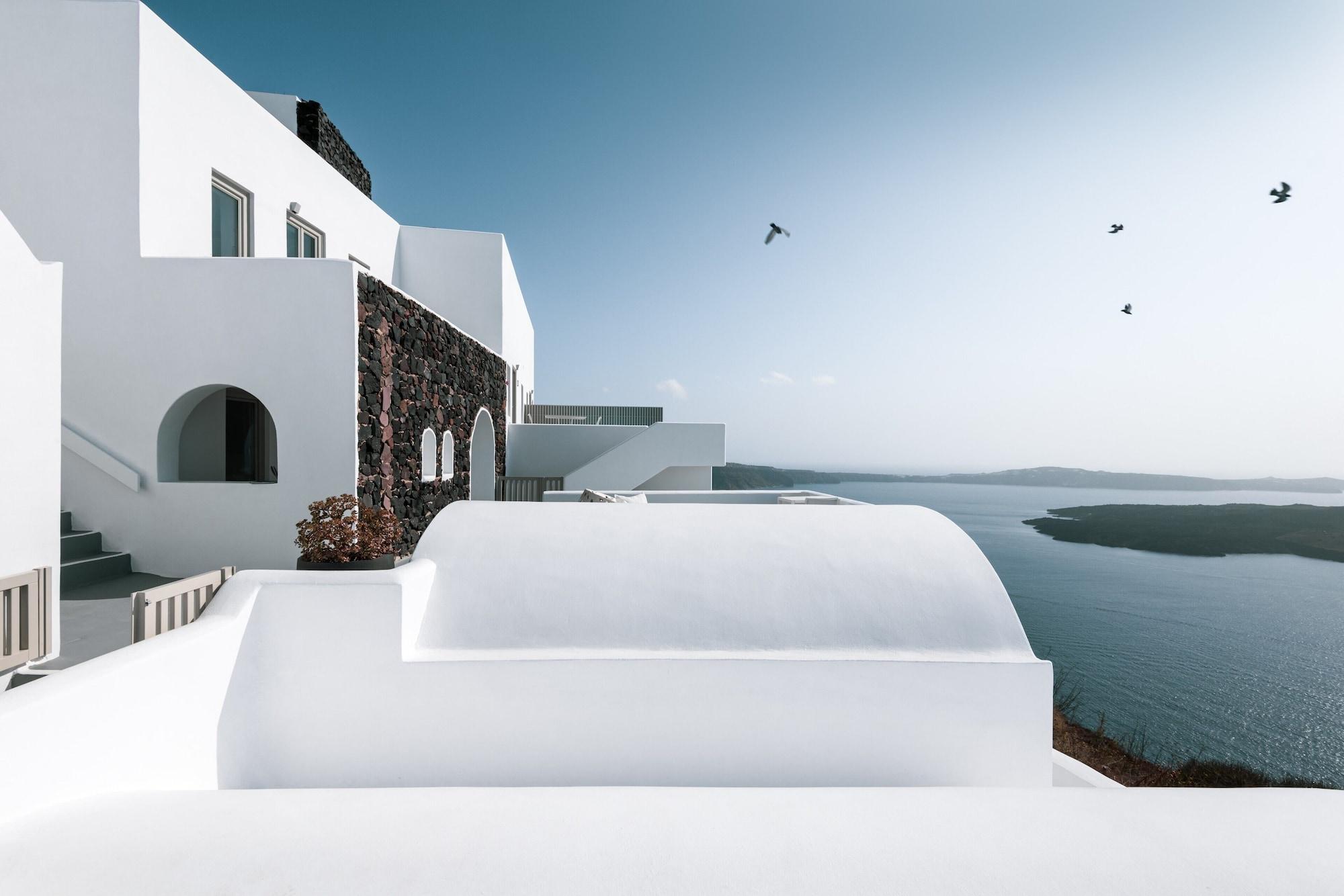 Grace Hotel, Collection