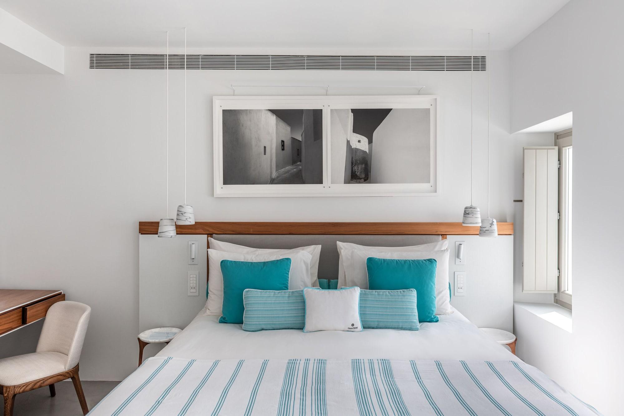 Grace Hotel, Collection