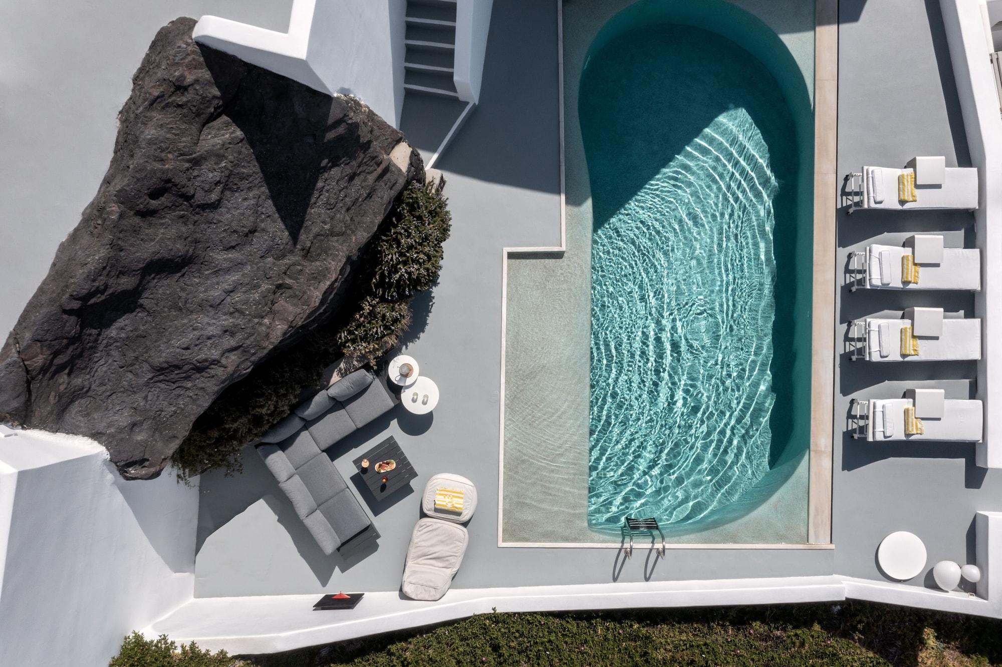 Grace Hotel, Collection