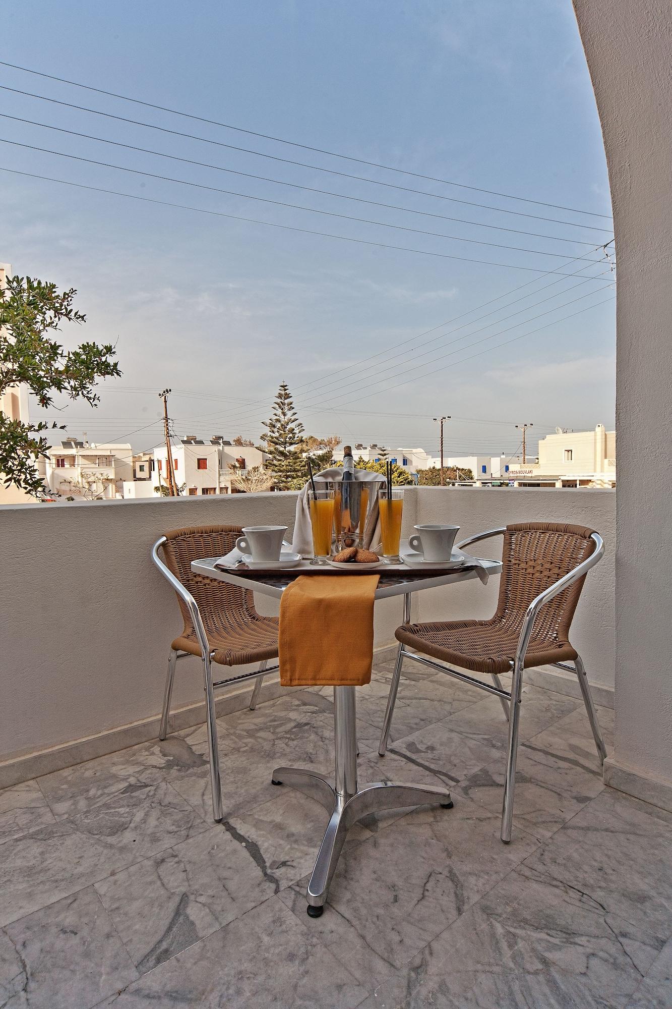 Sellada Kamari (Santorini)