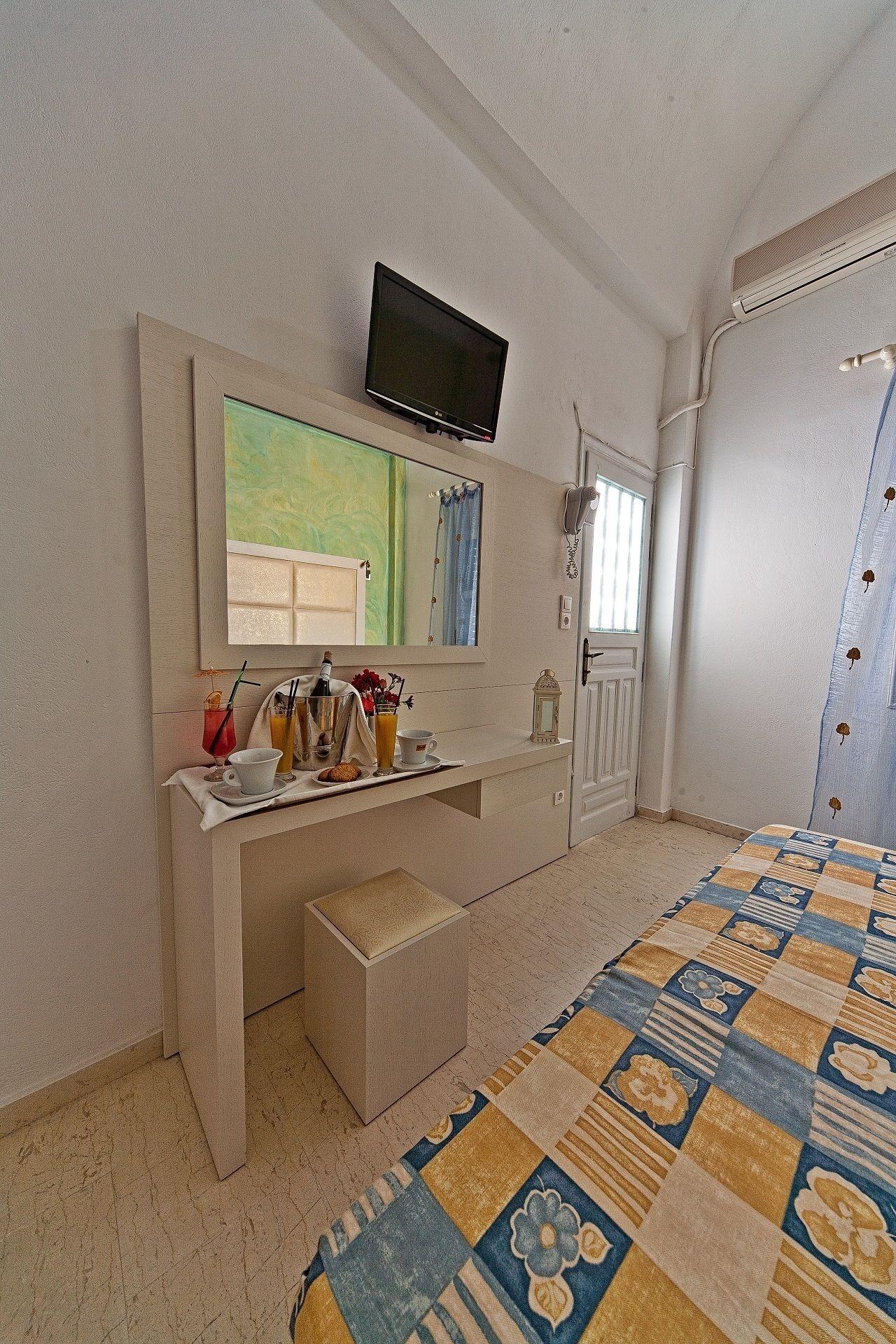 Sellada Kamari (Santorini)