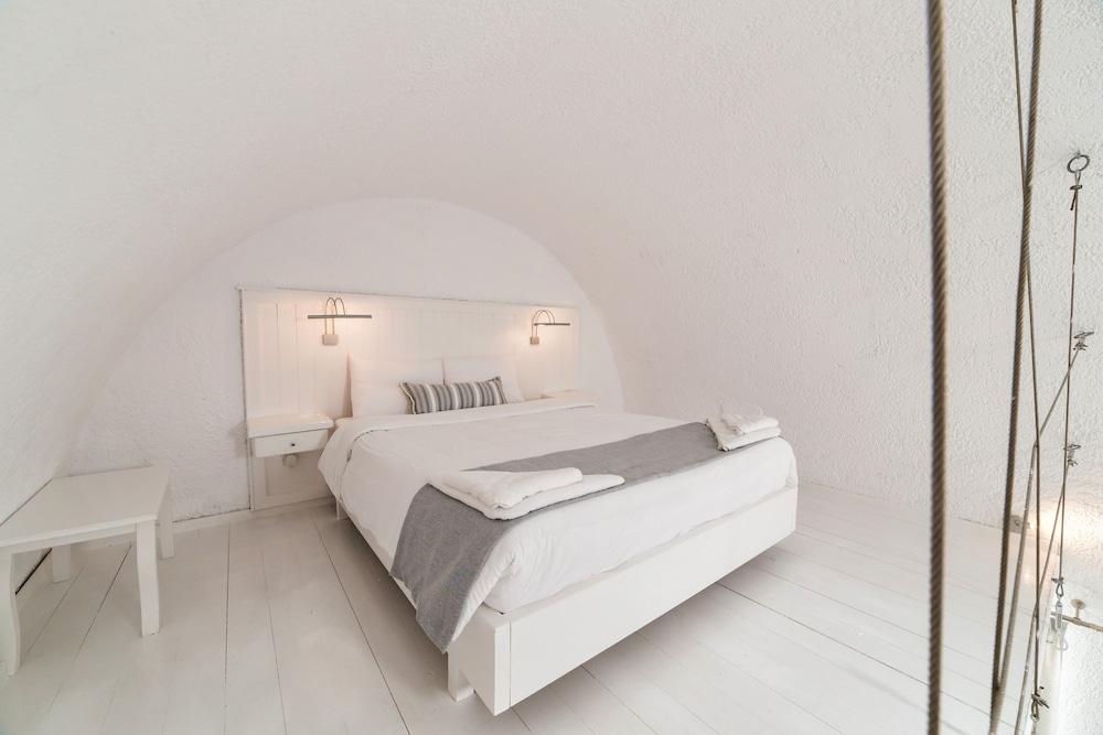 Artemis Hotel 4*