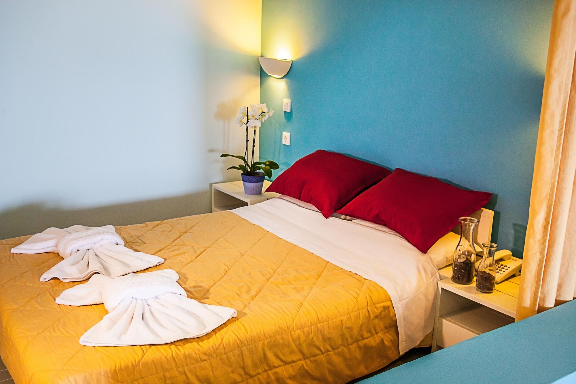 Nautilus Dome Hotel Fira (Santorini)